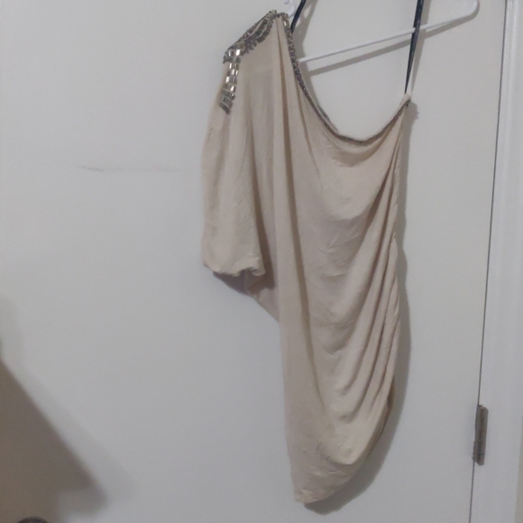 Off the shoulder cream shirt - Picture 2 of 5